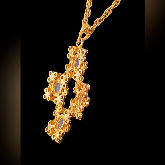Vintage Sarah Coventry Victoria Blue Cross Pendant Necklace - Picture 7 of 9